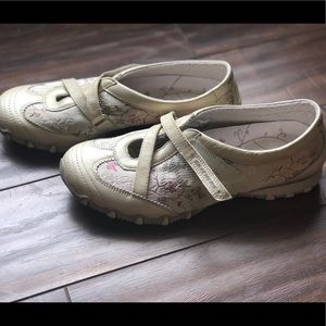 Cream floral flower Skechers sneakers
